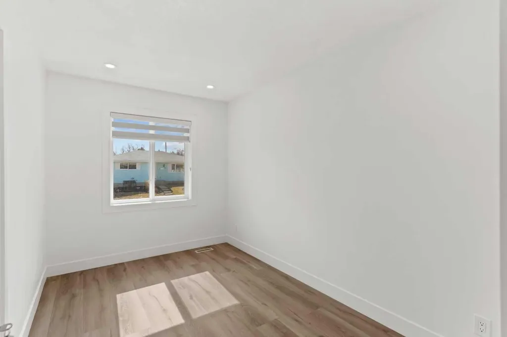 304 Huntbourne Hill NE Calgary AB T2K 3Y4