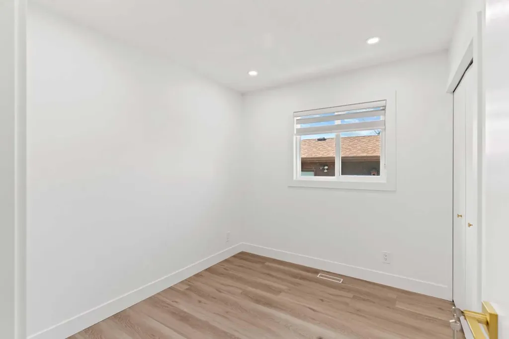 304 Huntbourne Hill NE Calgary AB T2K 3Y4
