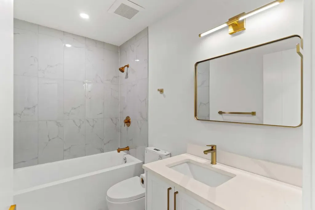 304 Huntbourne Hill NE Calgary AB T2K 3Y4