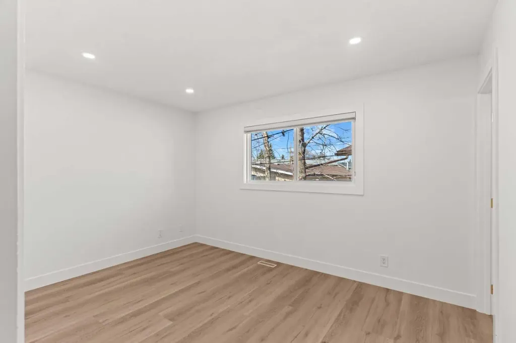 304 Huntbourne Hill NE Calgary AB T2K 3Y4