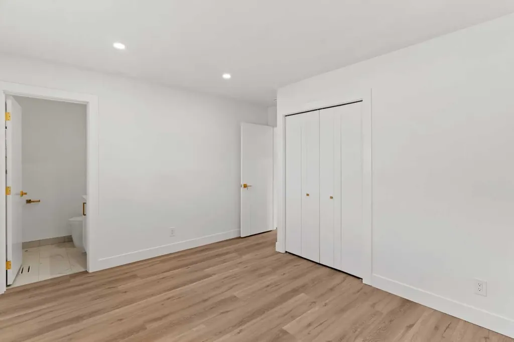 304 Huntbourne Hill NE Calgary AB T2K 3Y4