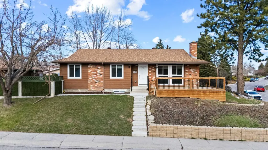 304 Huntbourne Hill NE Calgary AB T2K 3Y4