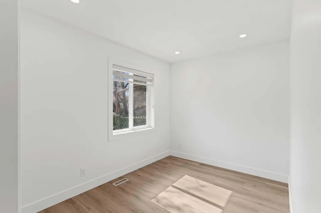 304 Huntbourne Hill NE Calgary AB T2K 3Y4