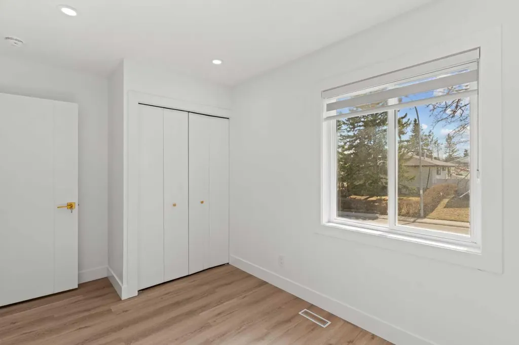 304 Huntbourne Hill NE Calgary AB T2K 3Y4