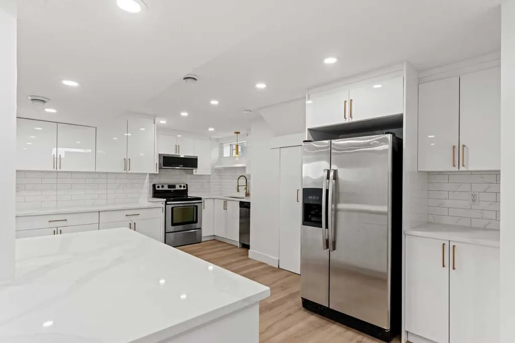 304 Huntbourne Hill NE Calgary AB T2K 3Y4
