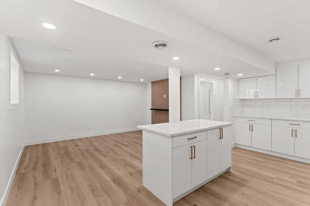 304 Huntbourne Hill NE Calgary AB T2K 3Y4