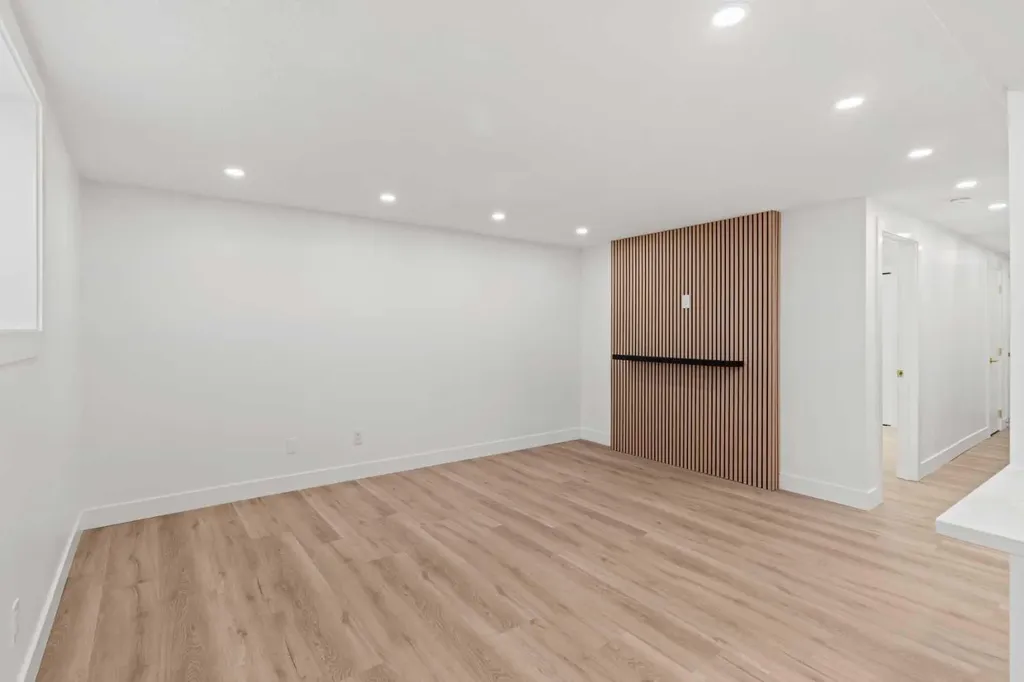 304 Huntbourne Hill NE Calgary AB T2K 3Y4