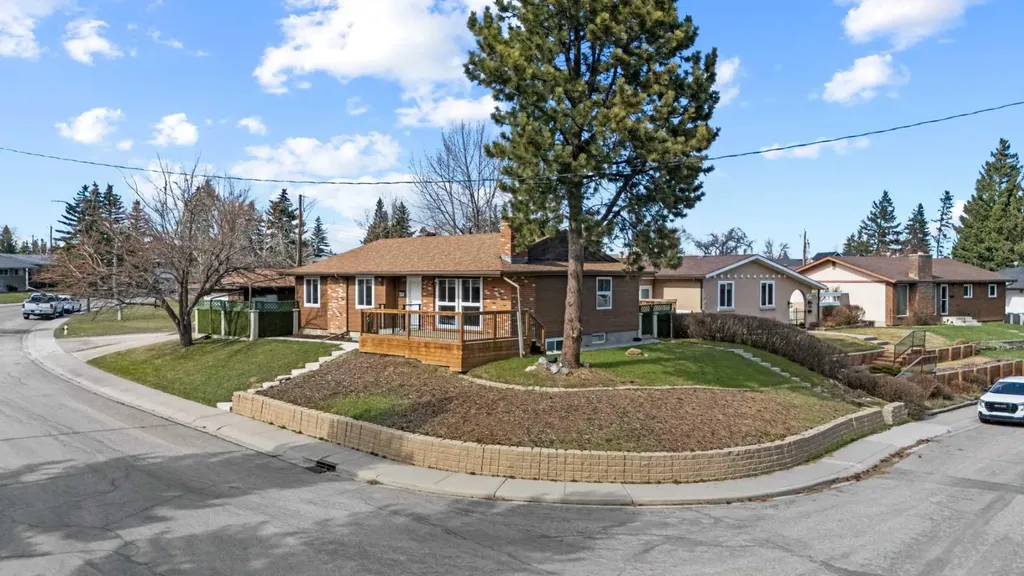 304 Huntbourne Hill NE Calgary AB T2K 3Y4