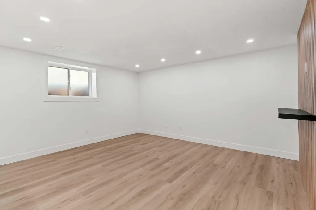 304 Huntbourne Hill NE Calgary AB T2K 3Y4