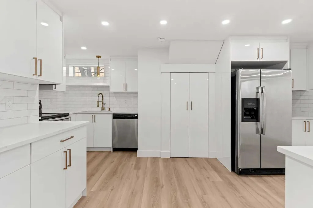304 Huntbourne Hill NE Calgary AB T2K 3Y4