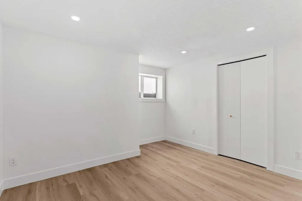 304 Huntbourne Hill NE Calgary AB T2K 3Y4