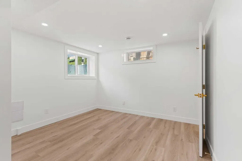 304 Huntbourne Hill NE Calgary AB T2K 3Y4