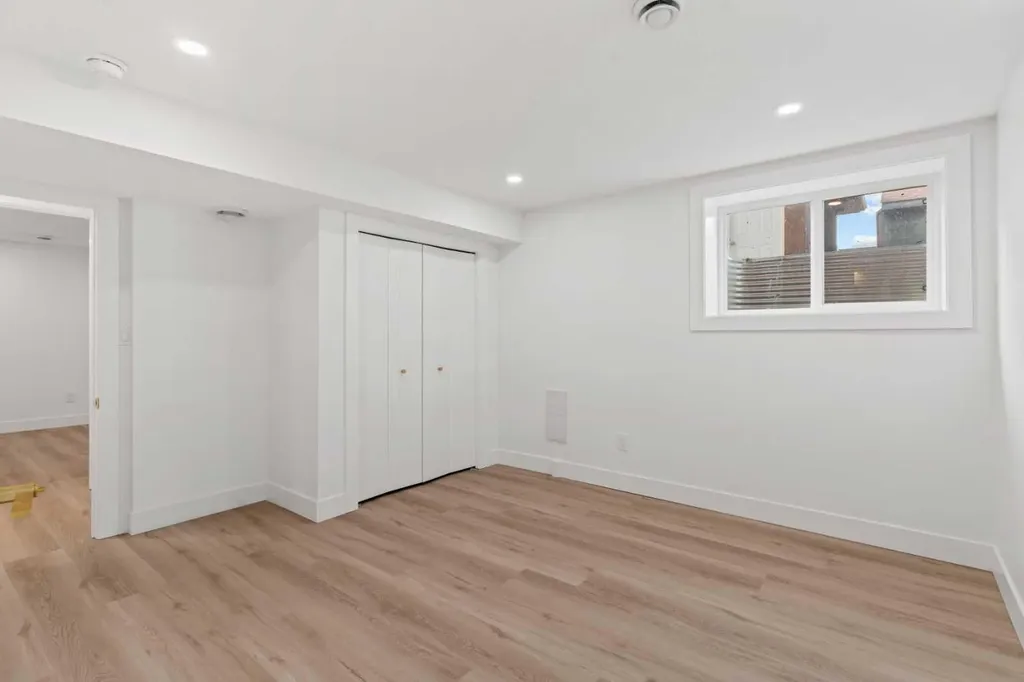 304 Huntbourne Hill NE Calgary AB T2K 3Y4