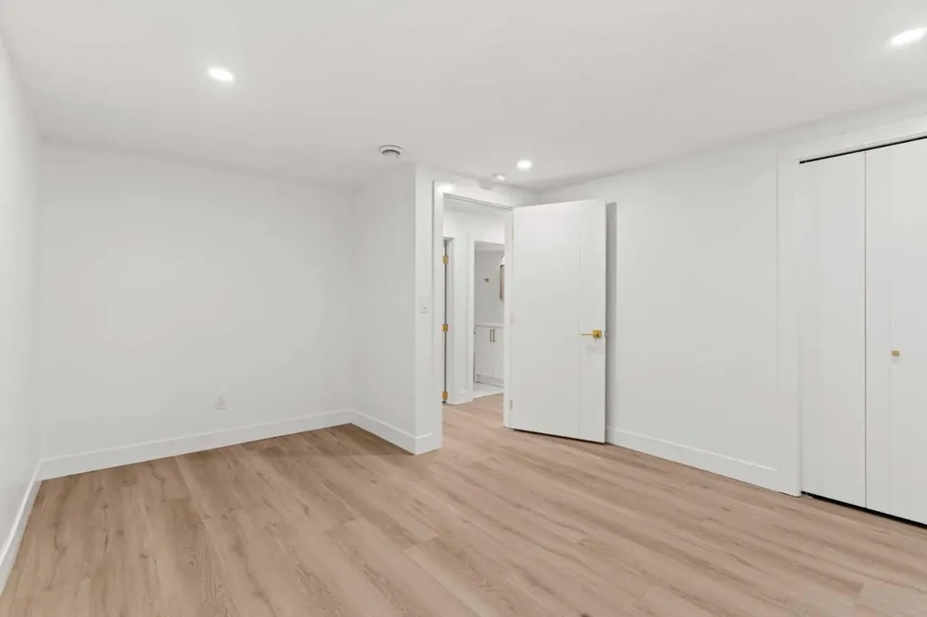 304 Huntbourne Hill NE Calgary AB T2K 3Y4