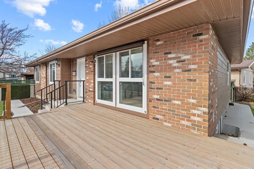 304 Huntbourne Hill NE Calgary AB T2K 3Y4
