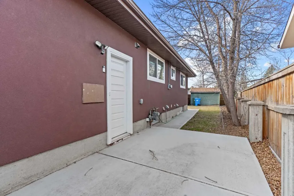 304 Huntbourne Hill NE Calgary AB T2K 3Y4