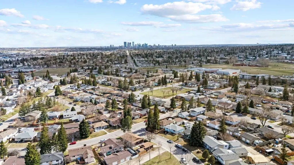 304 Huntbourne Hill NE Calgary AB T2K 3Y4