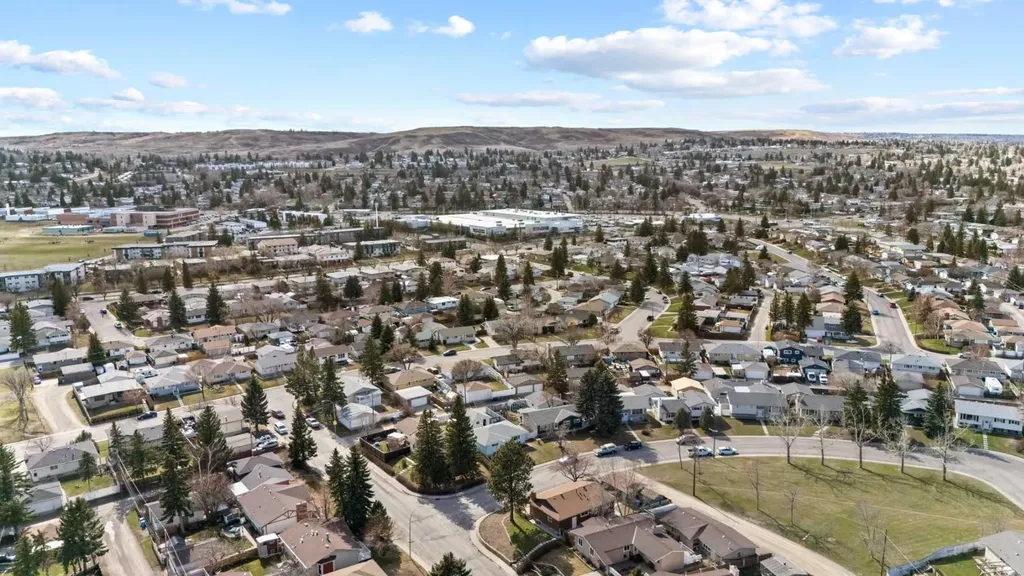 304 Huntbourne Hill NE Calgary AB T2K 3Y4