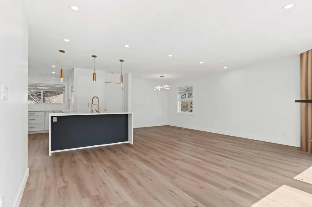 304 Huntbourne Hill NE Calgary AB T2K 3Y4