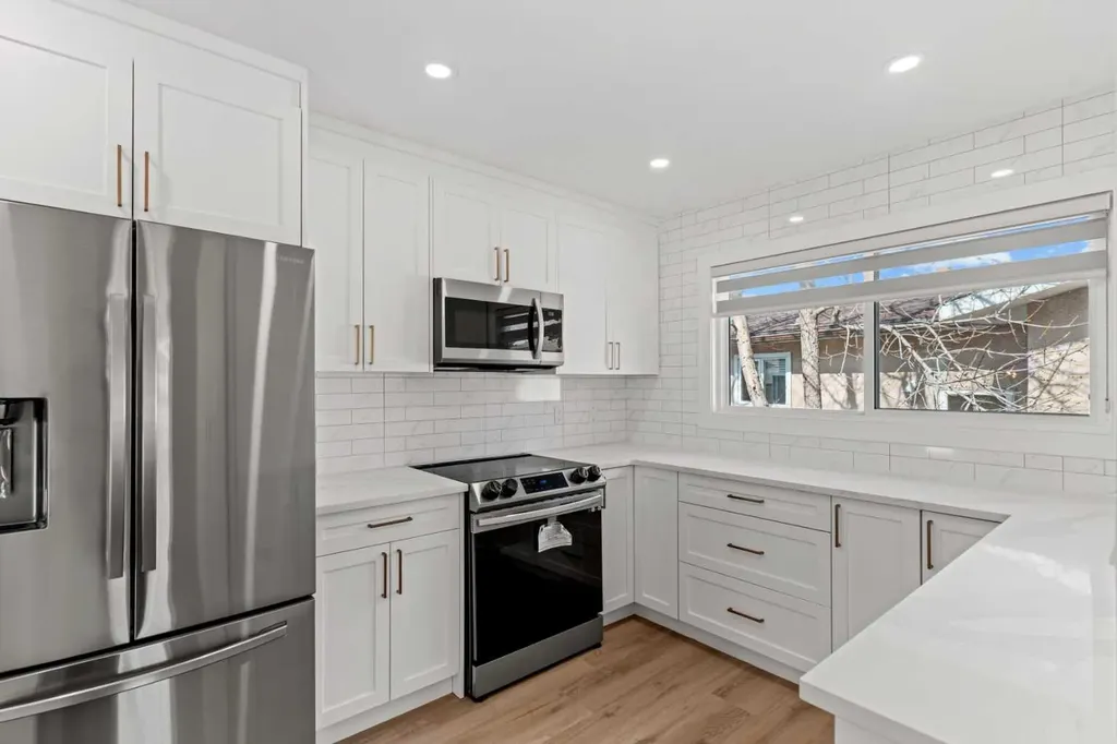 304 Huntbourne Hill NE Calgary AB T2K 3Y4