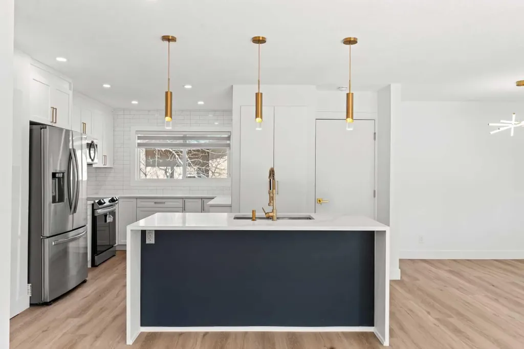 304 Huntbourne Hill NE Calgary AB T2K 3Y4