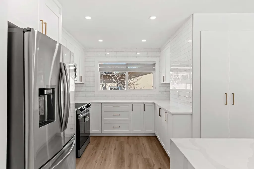 304 Huntbourne Hill NE Calgary AB T2K 3Y4