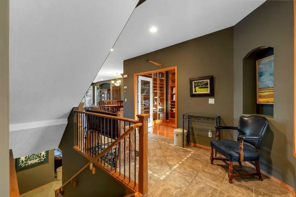 15 Rosery Drive NW Calgary AB T2K 1L4