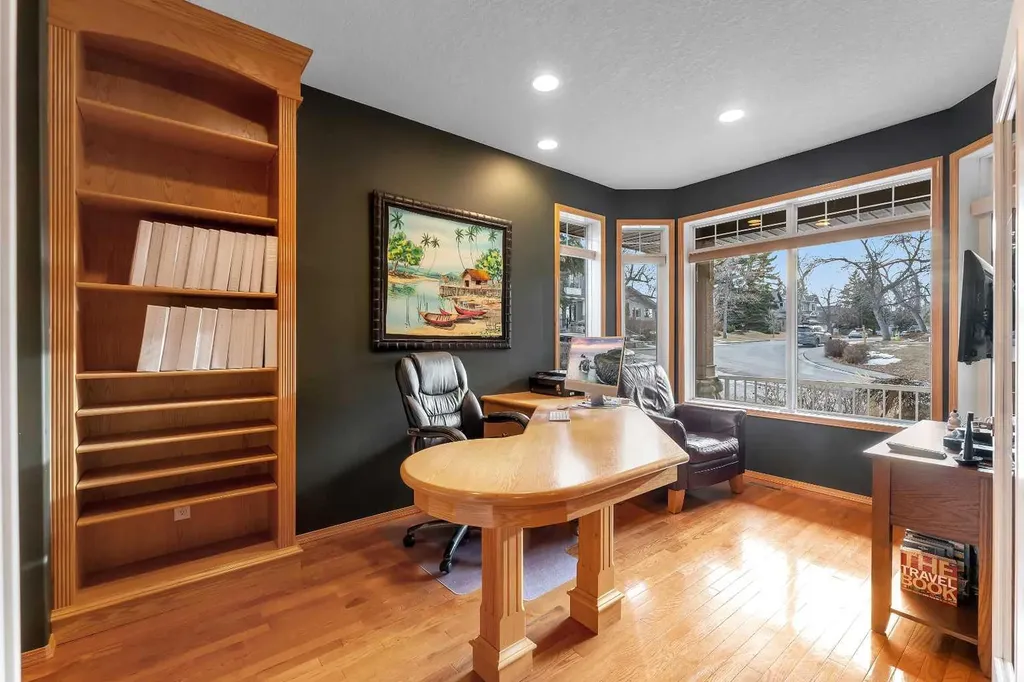 15 Rosery Drive NW Calgary AB T2K 1L4