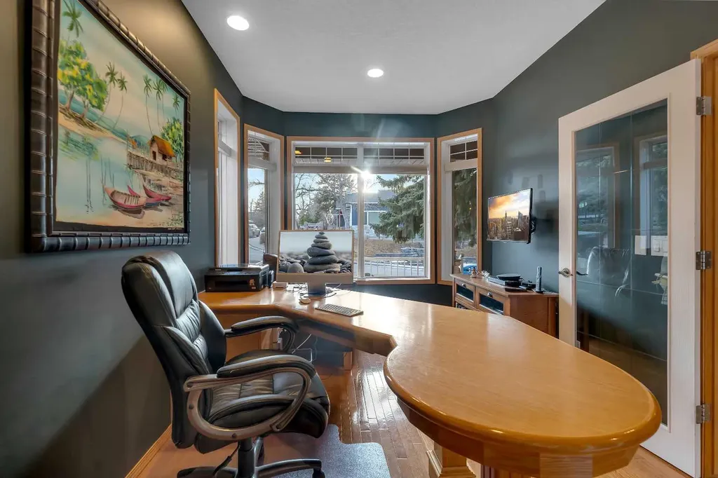 15 Rosery Drive NW Calgary AB T2K 1L4