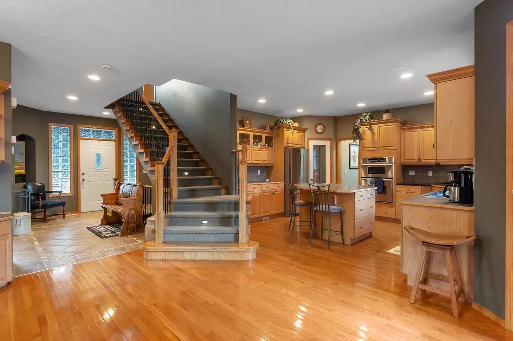 15 Rosery Drive NW Calgary AB T2K 1L4