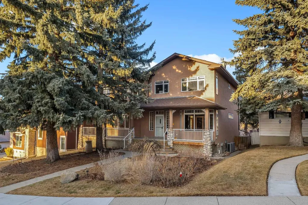 15 Rosery Drive NW Calgary AB T2K 1L4