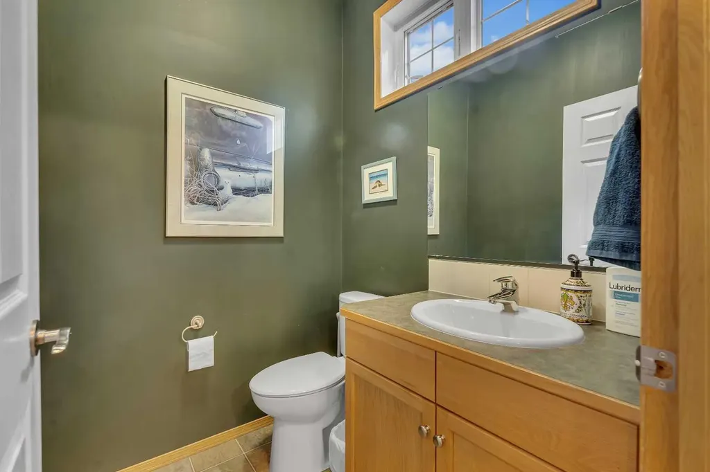 15 Rosery Drive NW Calgary AB T2K 1L4