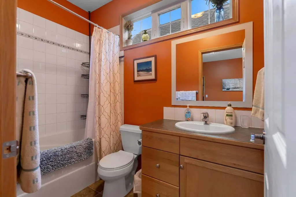 15 Rosery Drive NW Calgary AB T2K 1L4