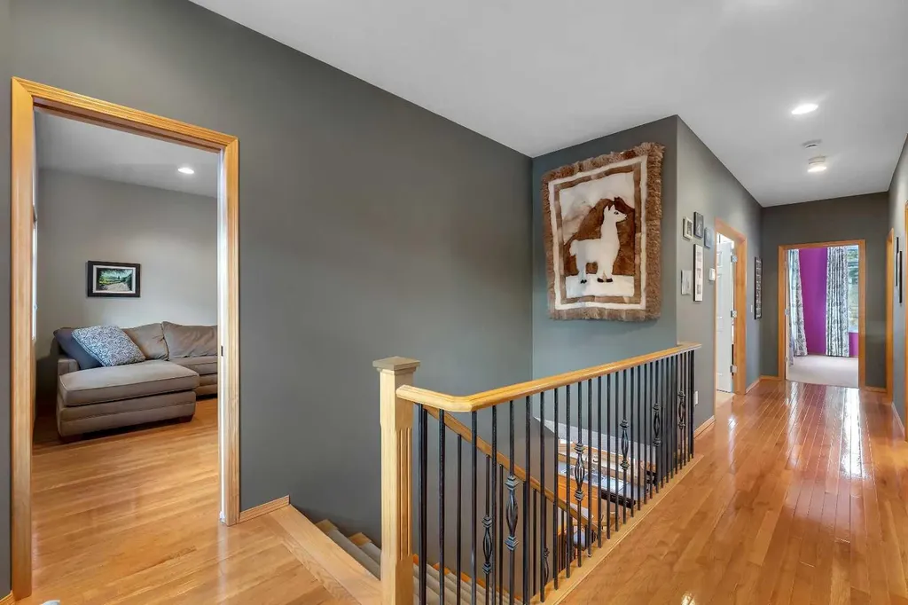 15 Rosery Drive NW Calgary AB T2K 1L4