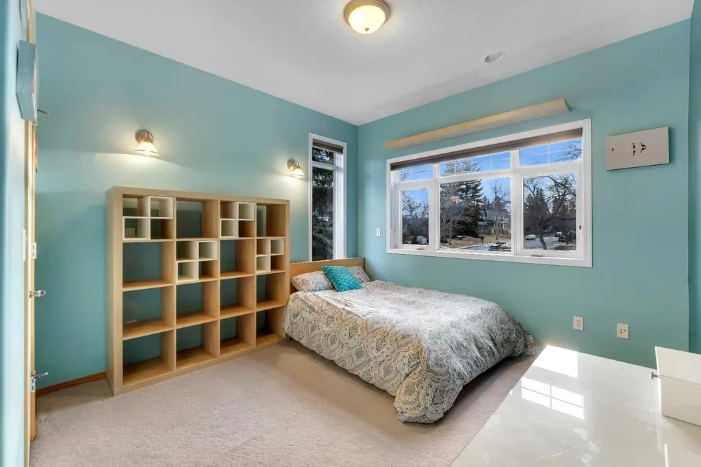 15 Rosery Drive NW Calgary AB T2K 1L4
