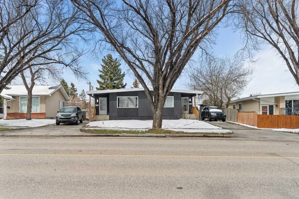 710 / 712 72 Avenue NW Calgary AB T2K 0P4