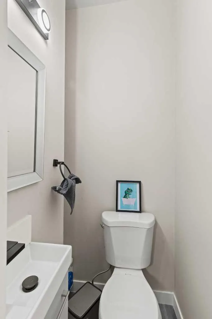 710 / 712 72 Avenue NW Calgary AB T2K 0P4
