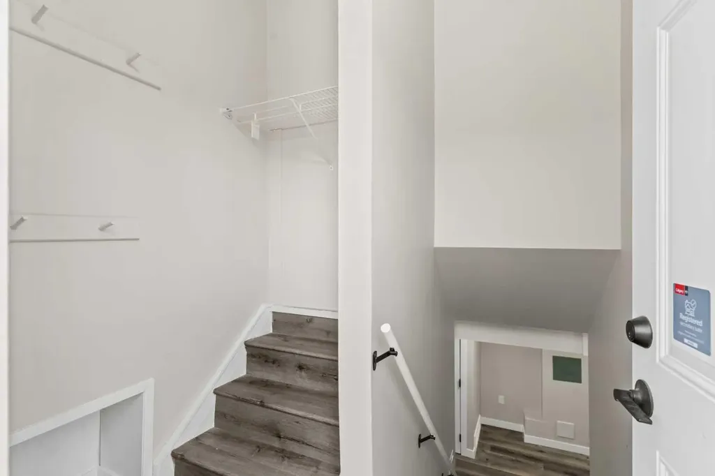 710 / 712 72 Avenue NW Calgary AB T2K 0P4