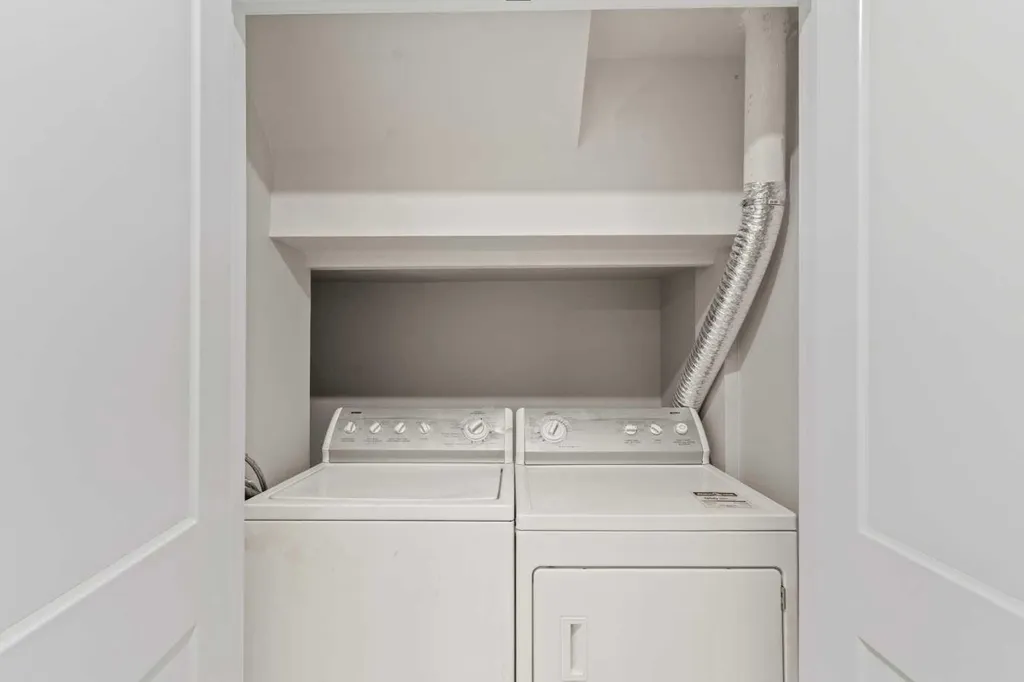 710 / 712 72 Avenue NW Calgary AB T2K 0P4