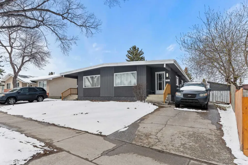 710 / 712 72 Avenue NW Calgary AB T2K 0P4