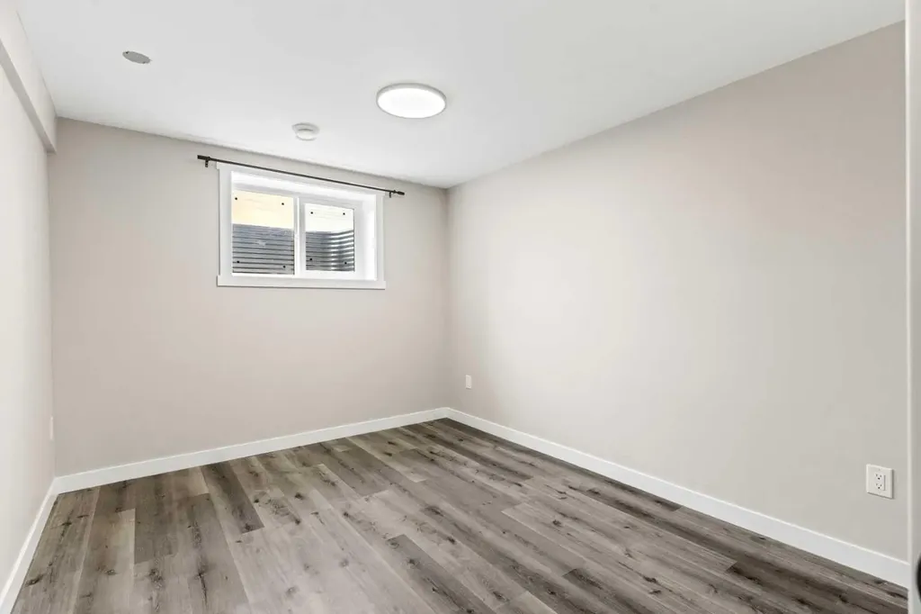 710 / 712 72 Avenue NW Calgary AB T2K 0P4