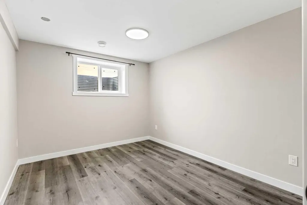 710 / 712 72 Avenue NW Calgary AB T2K 0P4