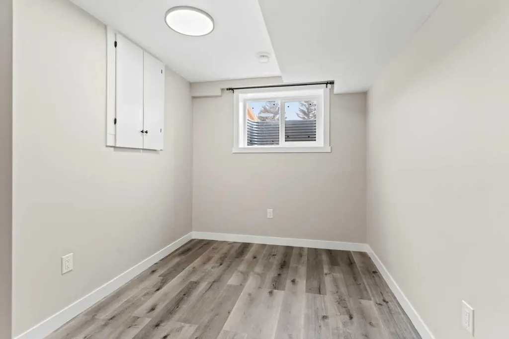 710 / 712 72 Avenue NW Calgary AB T2K 0P4