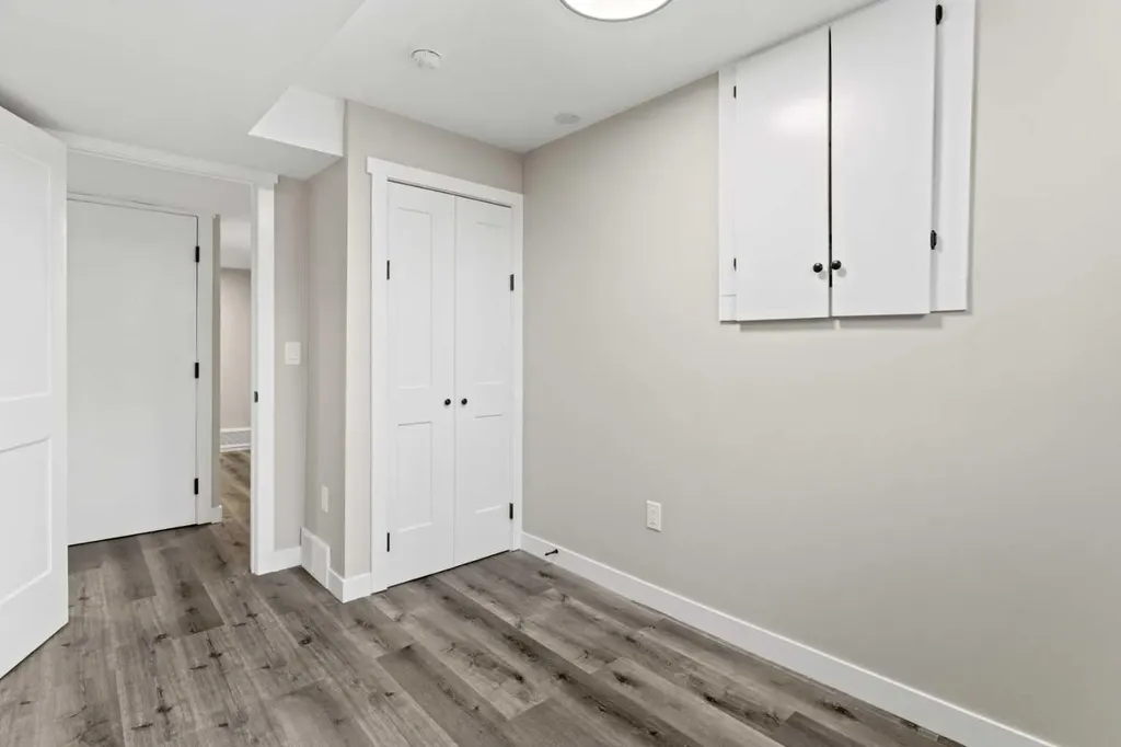 710 / 712 72 Avenue NW Calgary AB T2K 0P4