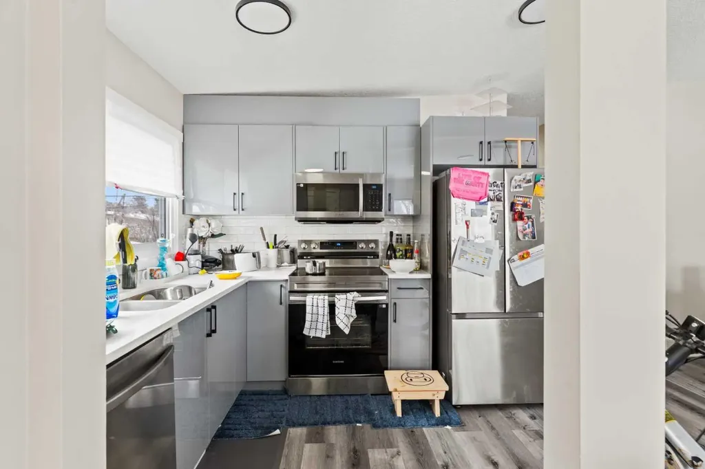 710 / 712 72 Avenue NW Calgary AB T2K 0P4