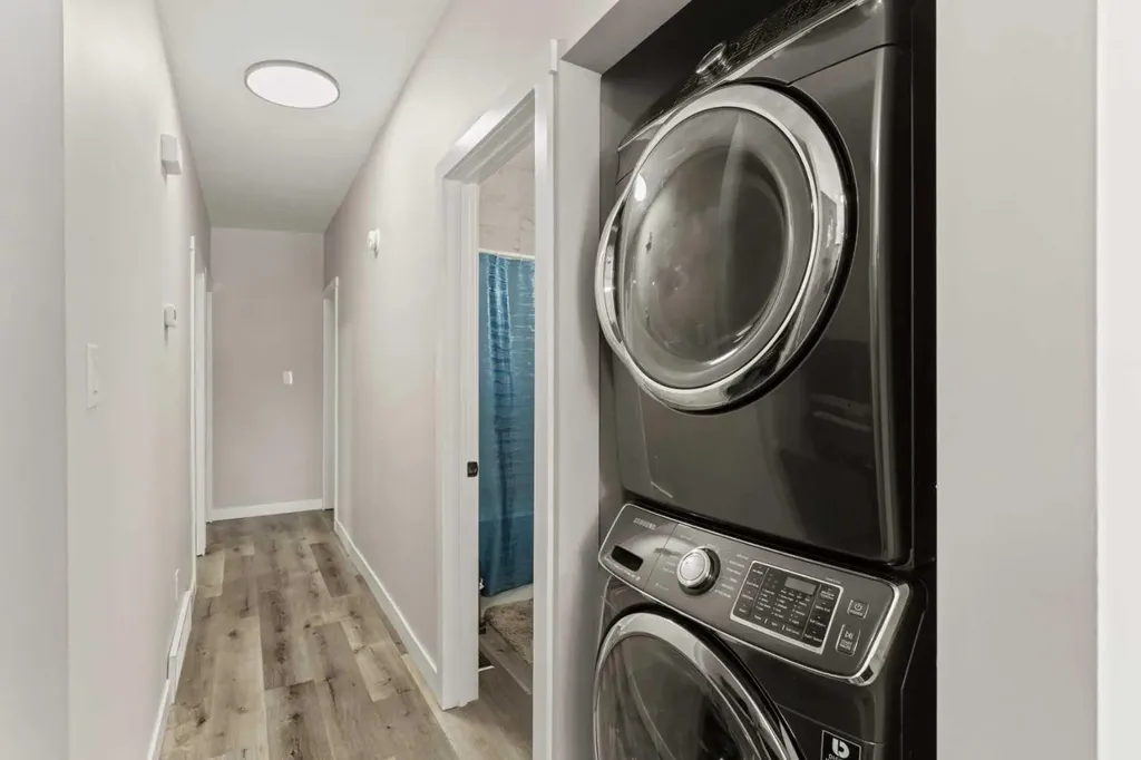 710 / 712 72 Avenue NW Calgary AB T2K 0P4