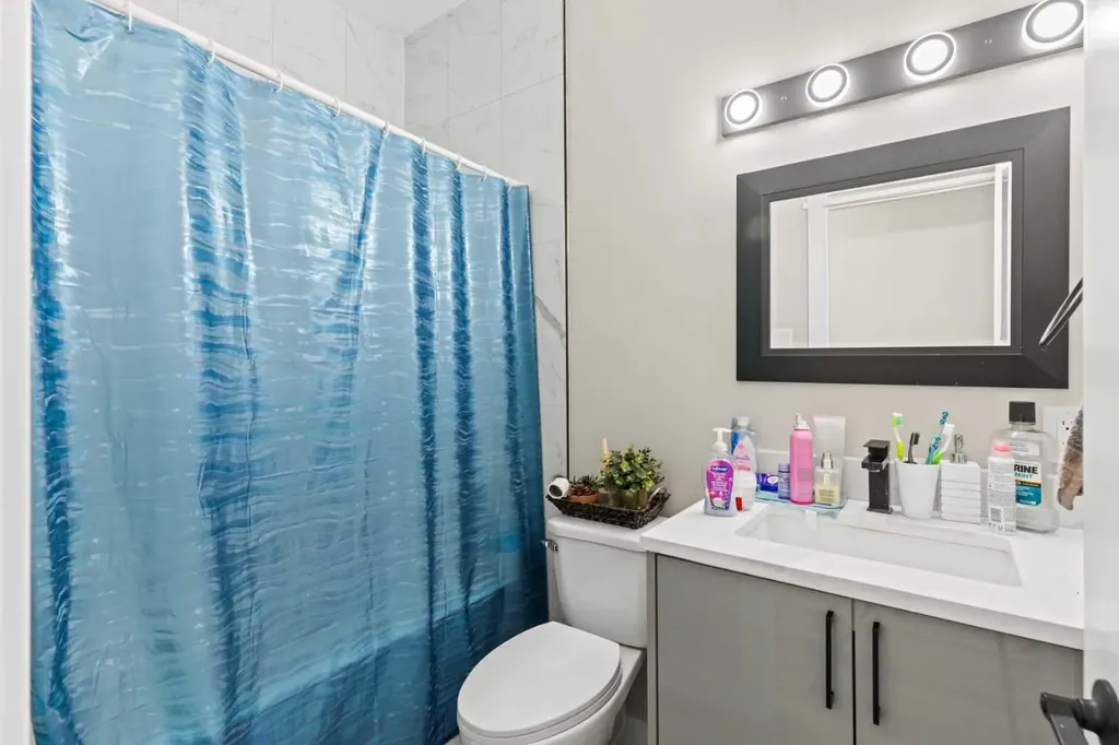 710 / 712 72 Avenue NW Calgary AB T2K 0P4