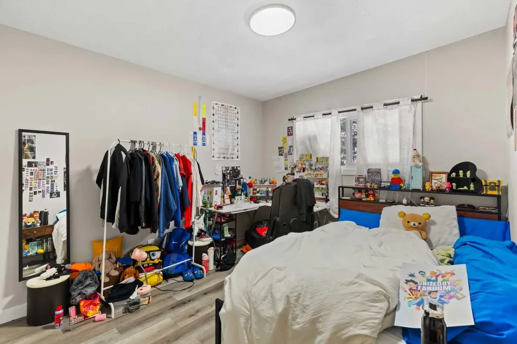 710 / 712 72 Avenue NW Calgary AB T2K 0P4