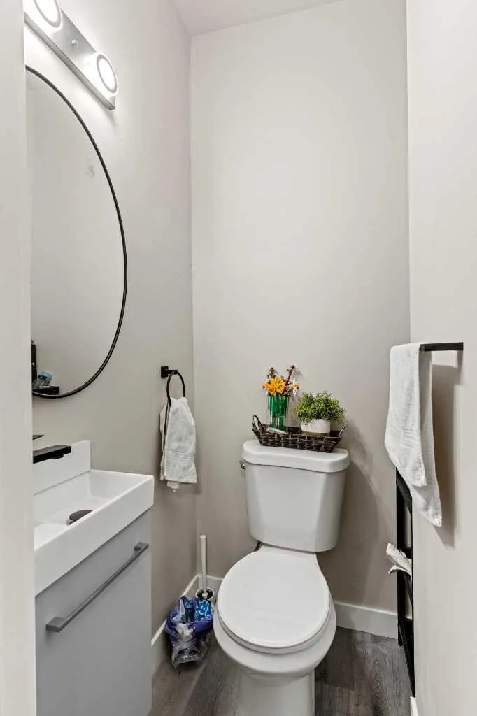 710 / 712 72 Avenue NW Calgary AB T2K 0P4