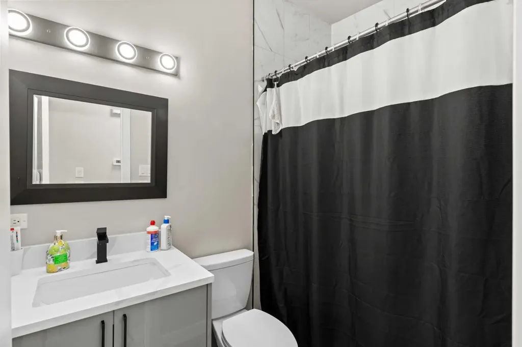 710 / 712 72 Avenue NW Calgary AB T2K 0P4